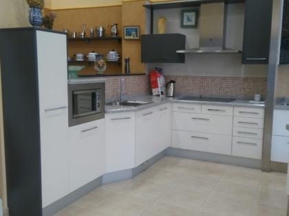 cocina - surf- rugosa - crema - grafito - ondas -  capacidad - logroño - cocinas y baños valdecantos