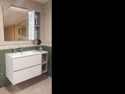 MUEBLE DE BAÑO LAMINADO BLANCO COMBINADO CON CUBOS DECORATIVOS LAMINADOS GRISES SALGAR