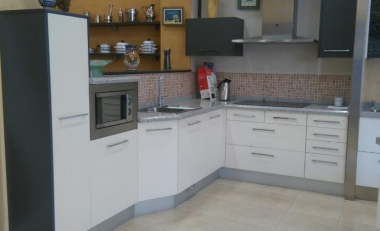 cocina - surf- rugosa - crema - grafito - ondas -  capacidad - logroño - cocinas y baños valdecantos